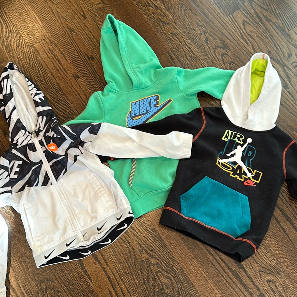 Nike bundle size 5-6 sweatshirts